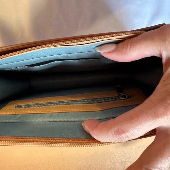 Pixi Mood Vegan Leather Crossbody Bag with Flap Closure - Picture 5 of 10